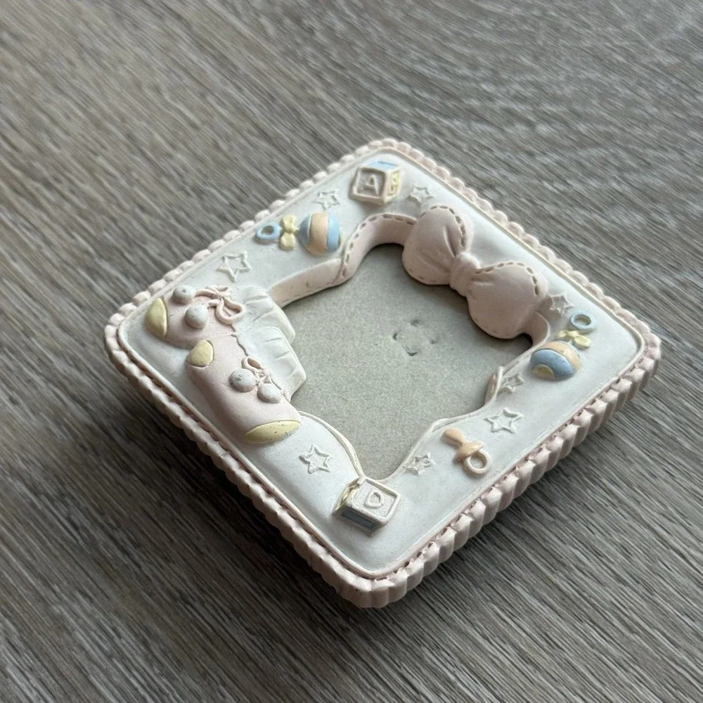 Vintage Baby Girl‎ Nursery Mini 3D Picture Frame Pink Resin Bow Booties 1.5x1.5